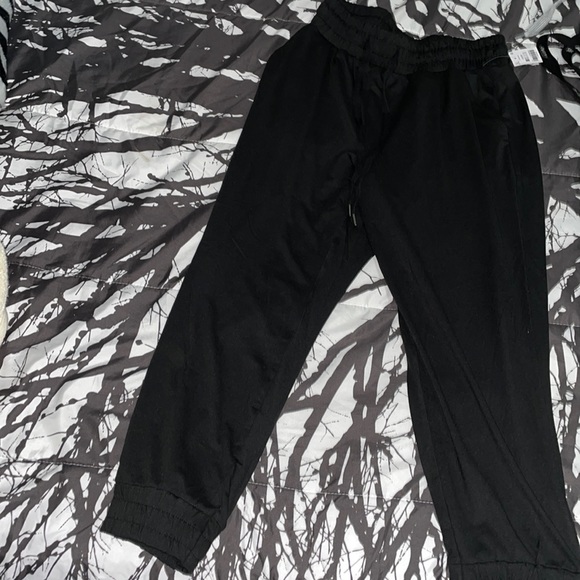 Capris pants - Picture 1 of 2
